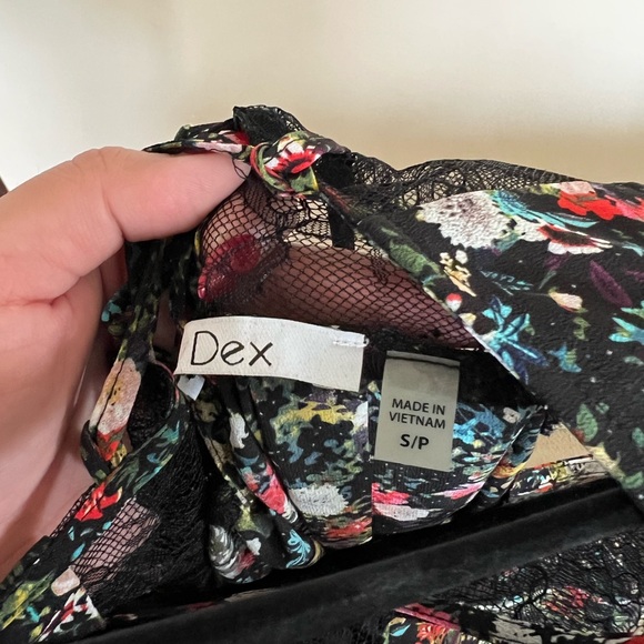 Brand new women’s sleeveless blouse for sale - Picture 2 of 3